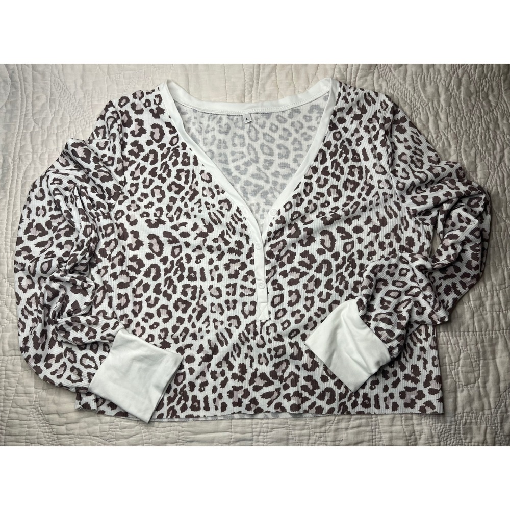 SO cute, Leopard Print Ribbed Henley Long Sleeve top VNeck Animal Pattern L NWOT